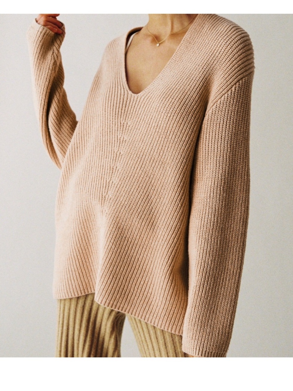 Urban Outfitters Victoria Oversized Knit Sweater Size Medium Neutral Tan